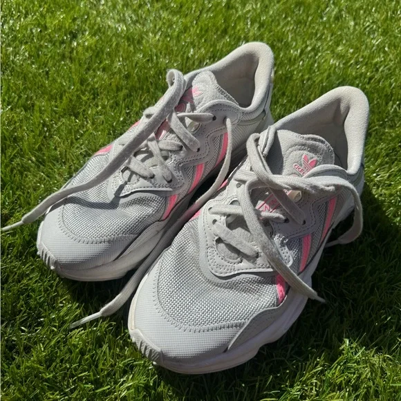 ADIDAS originals ozweego Gray and Pink Athletic Shoes - Picture 1 of 9